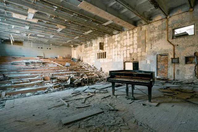 Dành hơn 10 năm đi tìm những chiếc đàn piano bị lãng quên, nhiếp ảnh gia thu được những bức ảnh nghệ thuật đẹp nao lòng - Ảnh 9.