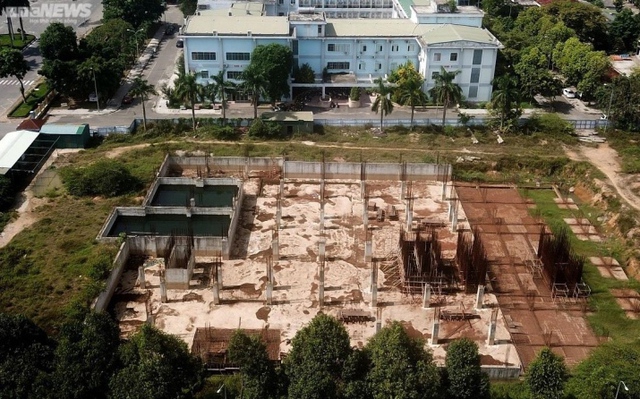 Dự án Khu dịch vụ chất lượng cao – Bệnh viện Đa khoa tỉnh Quảng Ngãi (phường Nghĩa Lộ, TP Quảng Ngãi, tỉnh Quảng Ngãi) - được khởi công xây dựng hồi tháng 6/2017, trên diện tích hơn 11.000 m2.