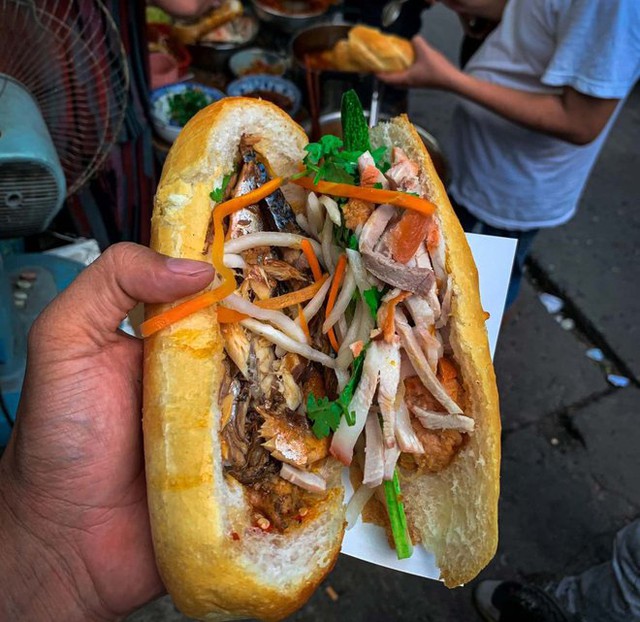 Ngoài pa-tê và thịt nguội, bánh mì Việt Nam có thêm nhiều biến tấu lạ miệng nhưng ngon khó cưỡng - Ảnh 8.