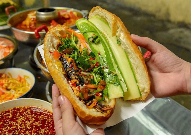Ngoài pa-tê và thịt nguội, bánh mì Việt Nam có thêm nhiều biến tấu lạ miệng nhưng ngon khó cưỡng - Ảnh 7.