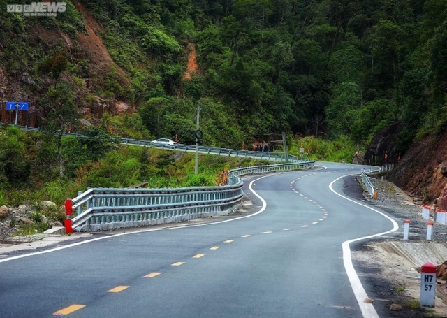 Photo: The 33km long pass connecting Da Lat and Nha Trang - Photo 5.