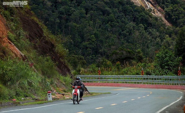 Photo: The 33km long pass connecting Da Lat and Nha Trang - Photo 6.