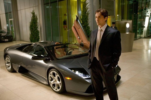 Vì sao ‘Người Dơi Christian Bale có 120 triệu USD nhưng chỉ lái xe Toyota cũ thay vì Ferrari? - Ảnh 2.