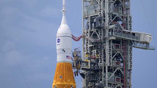 ‘Thủ phạm’ khiến NASA hoãn vụ phóng siêu tên lửa SLS vào phút chót: Tứ trụ động cơ - Ảnh 4.