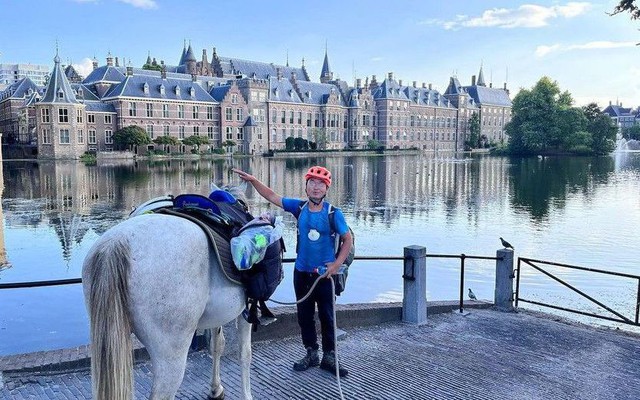 Chàng trai cưỡi ngựa du lịch 2.500 km từ châu Âu sang châu Á