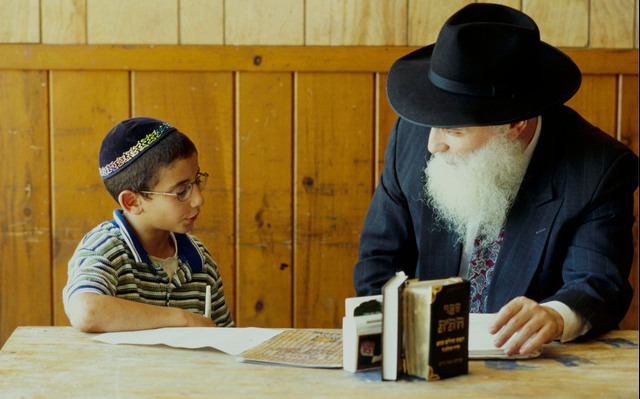 4 bài học người Do Thái dạy con cháu từ đời này sang đời khác để "giàu bền vững"