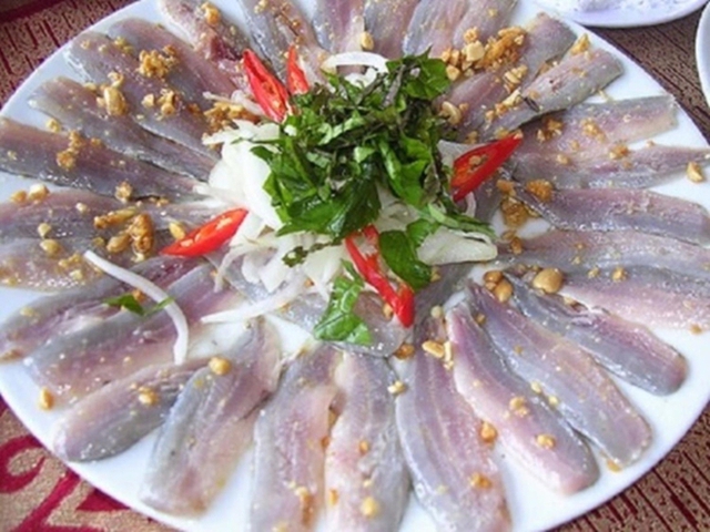 Hấp dẫn món gỏi cá mập sữa: Đặc sản hiếm ở Quảng Bình ngày hè - Ảnh 4.