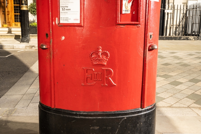 Hàng loạt sản phẩm tại Anh phải thay thế hình Nữ hoàng Elizabeth II - Ảnh 6.