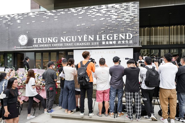 Trung Nguyên Legend mở cửa hàng đầu tiên tại Trung Quốc - Ảnh 2.