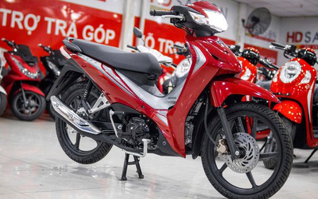 Giá xe Honda Wave 2023 nhập Thái tăng thêm gần chục triệu đồng