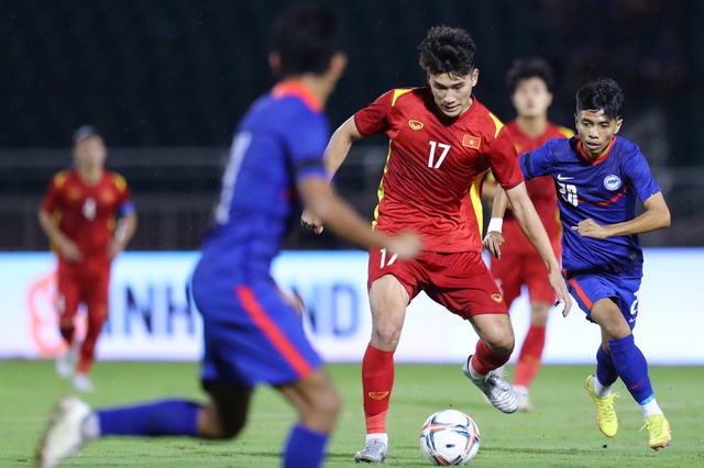 Nhà vô địch AFF Cup: Văn Quyết đã thay đổi, ít cầm bóng mà chuyền nhiều hơn, nhanh hơn - Ảnh 8.