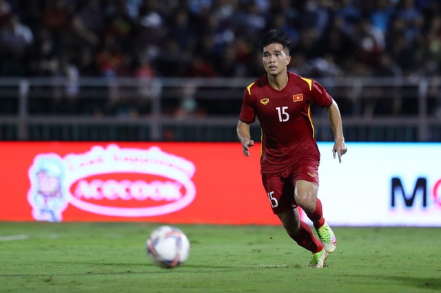 Nhà vô địch AFF Cup: Văn Quyết đã thay đổi, ít cầm bóng mà chuyền nhiều hơn, nhanh hơn - Ảnh 6.