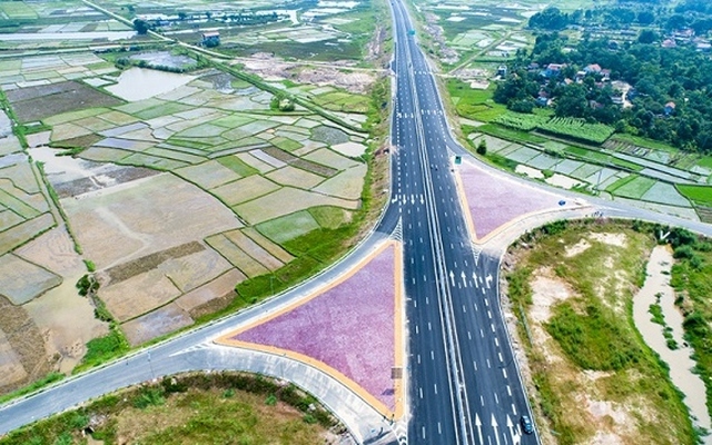 Tuyến cao tốc Hạ Long - Hải Phong nối cầu Bạch Đằng mang ý nghĩa kết nối giao thông vùng tam giác kinh tế Hà Nội - Hải Phòng - Quảng Ninh. Ảnh: Báo Giao Thông