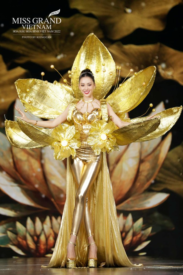 Toàn cảnh đêm thi trang phục dân tộc Hoa hậu Hoà bình Việt Nam: Thuỳ Tiên và dàn sao đổ bộ, hàng loạt thiết kế cực độc đáo - Ảnh 20.