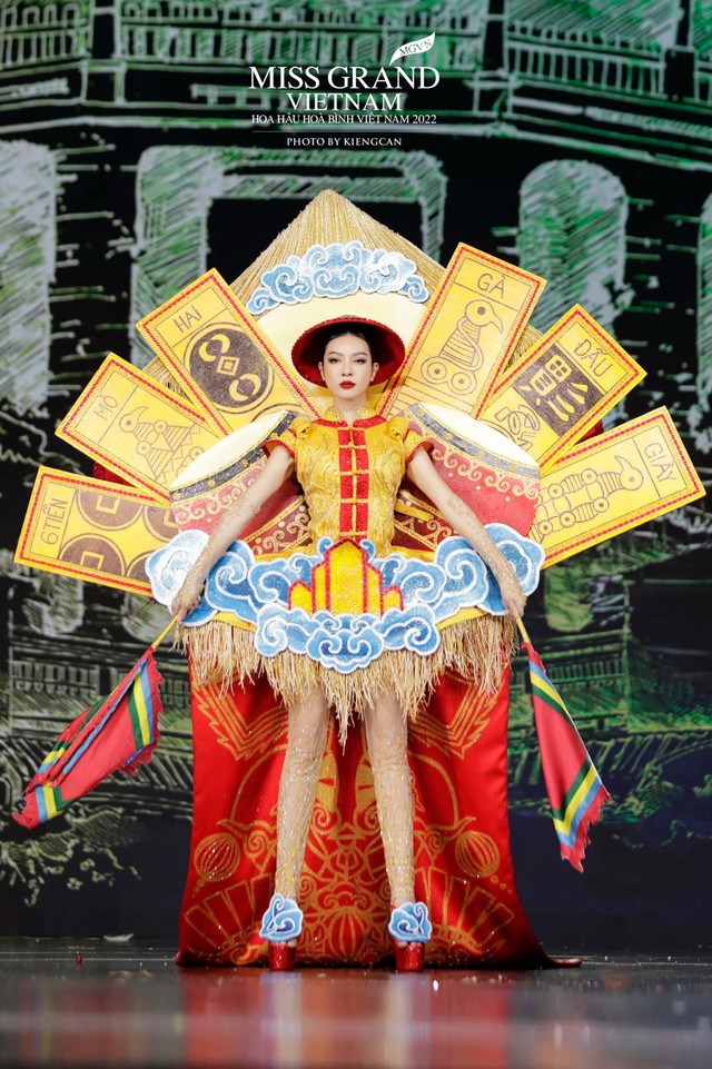 Toàn cảnh đêm thi trang phục dân tộc Hoa hậu Hoà bình Việt Nam: Thuỳ Tiên và dàn sao đổ bộ, hàng loạt thiết kế cực độc đáo - Ảnh 27.