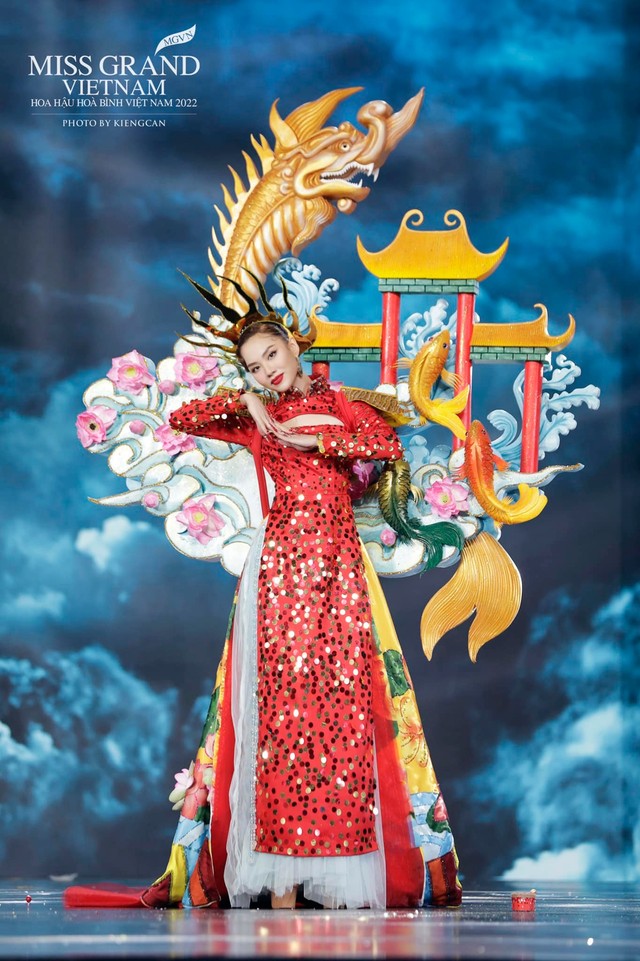 Toàn cảnh đêm thi trang phục dân tộc Hoa hậu Hoà bình Việt Nam: Thuỳ Tiên và dàn sao đổ bộ, hàng loạt thiết kế cực độc đáo - Ảnh 26.