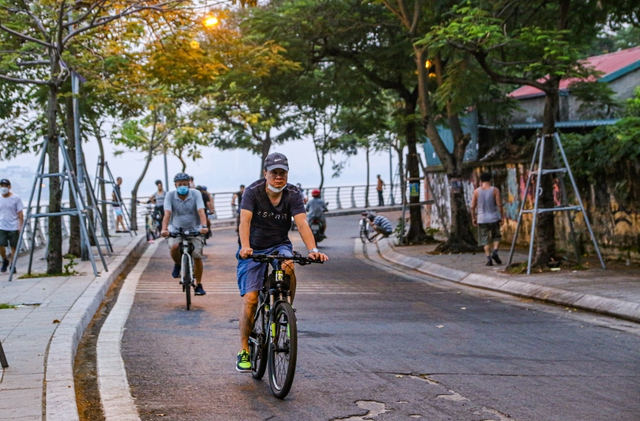 Những con đường lý tưởng dành cho hội mê đạp xe ở Hà Nội khi tiết trời sang thu - Ảnh 2.