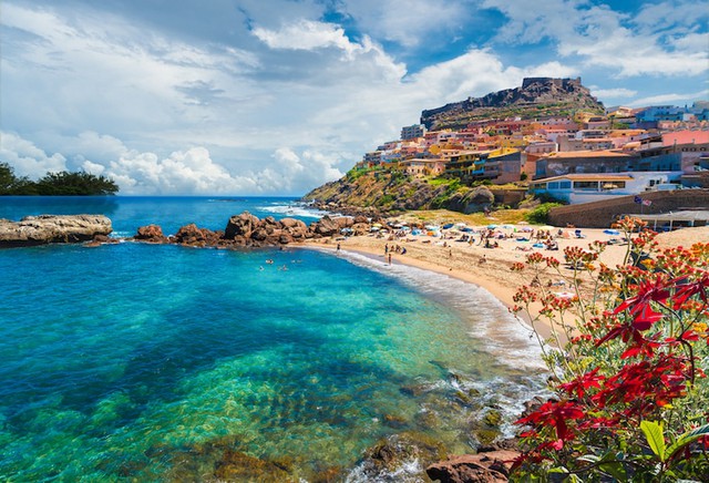 Italy tặng gần 15.000 USD cho người đến sống ở hòn đảo đẹp như tranh - Ảnh 1.