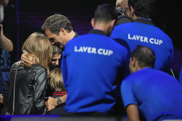 Tay vợt huyền thoại Roger Federer bật khóc khi kết thúc sự nghiệp với những cột mốc không thể nào quên - Ảnh 8.