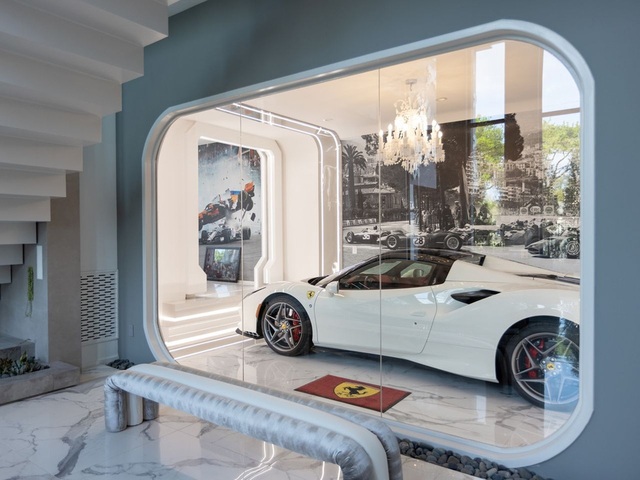‘Nhà Ferrari’ giá 3,96 triệu USD: Như garage siêu xe, chỉ không kèm ‘Ngựa chồm’ - Ảnh 8.