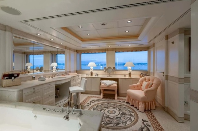 Những con tàu xa hoa bậc nhất triển lãm du thuyền Monaco, nơi quy tụ tài sản của nhà giàu thế giới - Ảnh 6.