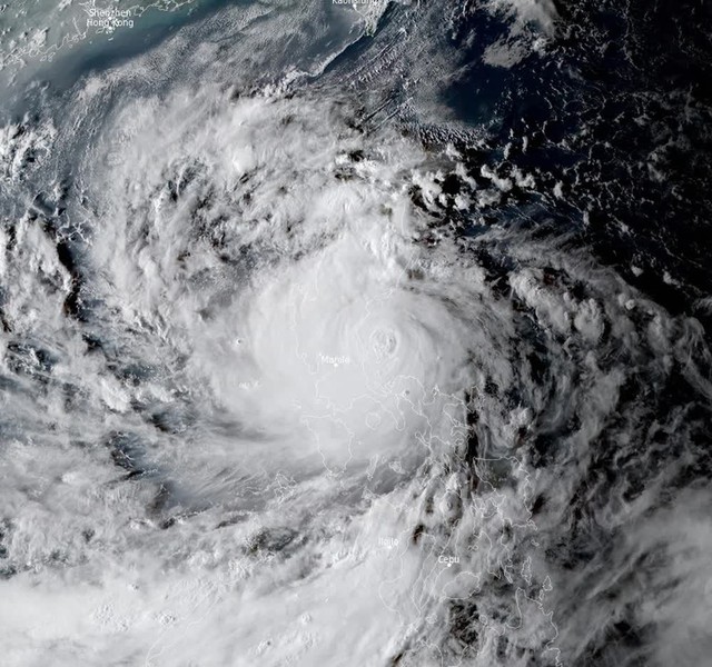  Quét qua Philippines, bão Noru có khả năng mạnh hơn nữa khi vào Biển Đông? - Ảnh 2.