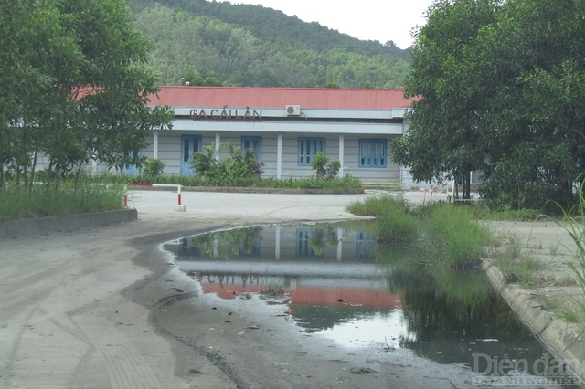 Hoang tàn, vắng lặng tại “cung đường vàng nghìn tỷ Hạ Long – Hà Nội - Ảnh 2.