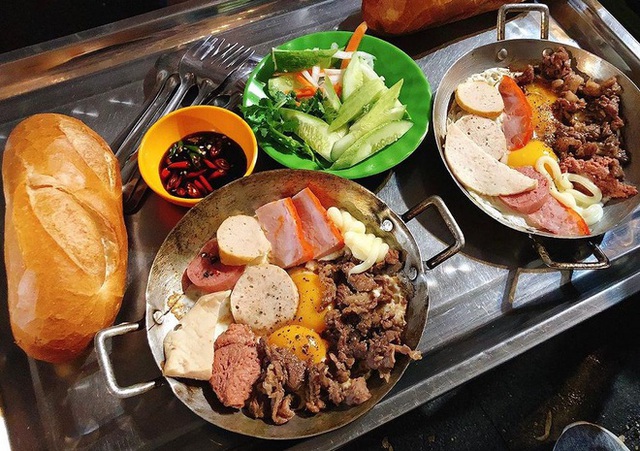 Taking 100k to walk around the aristocratic Nguyen Hue walking street, what dishes can you eat?  - Photo 1.