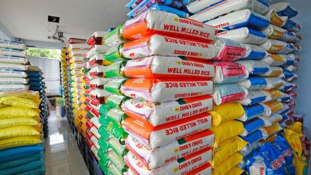 Bão Noru tàn phá mùa màng, Philippines tính sớm nhập khẩu thêm gạo - Ảnh 1.