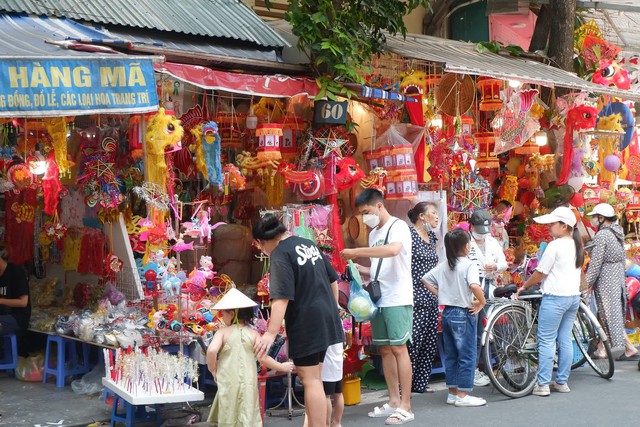 Phố Hàng Mã: Đồ chơi Trung thu truyền thống chiếm sóng, sức mua tăng 30% so với năm ngoái - Ảnh 11.