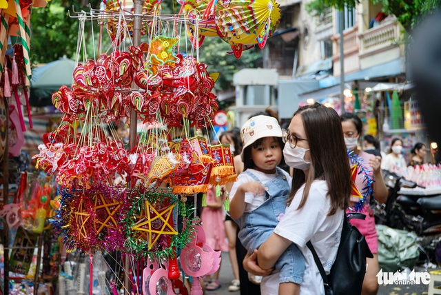 Chen chân lên phố Hàng Mã check-in dịp lễ 2-9 - Ảnh 3.