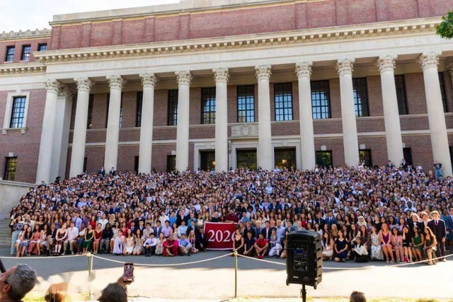 Bài phát biểu gây bão của Chủ tịch ĐH Harvard: Muốn thành công, đừng quên 3 điều này - Ảnh 3.