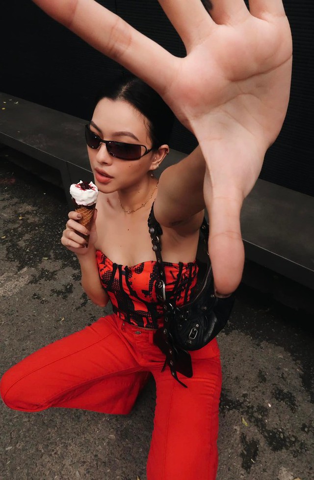 Hội siêu mẫu, fashionista Việt review túi Balenciaga Le Cagole - Ảnh 23.