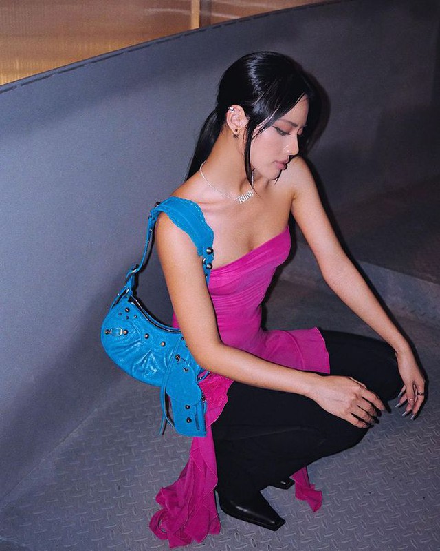 Hội siêu mẫu, fashionista Việt review túi Balenciaga Le Cagole - Ảnh 34.