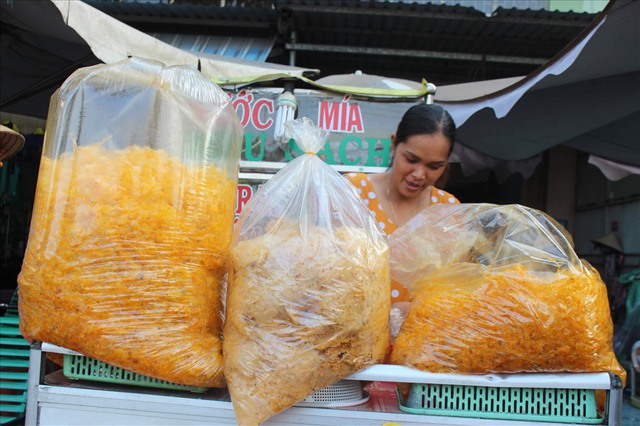 Tiệm bánh tráng ở Long An đang nổi đình đám có gì mà khiến nhiều người cất công đi quãng đường hơn 1 tiếng đồng hồ để mua cho bằng được? - Ảnh 6.