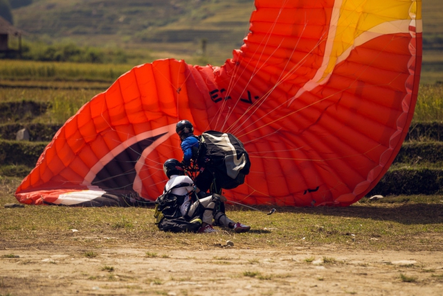 Photo: National Day holiday on September 2, go to Yen Bai to watch paragliders fly over golden terraced fields - Photo 9.