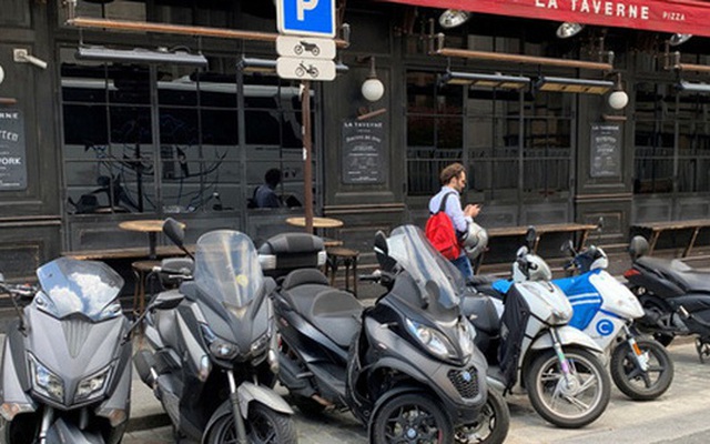Tranh cãi trước quyết định tăng phí đỗ xe máy chạy xăng tại Pháp