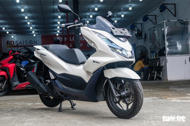 Honda PCX bản 'tiết kiệm xăng' về Việt Nam: Giá 99 triệu, của hiếm cho người đã chán SH