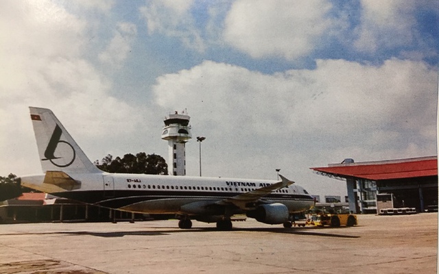 Hình ảnh Bông Sen Vàng của Vietnam Airlines xuất hiện khi nào? - Ảnh 1.