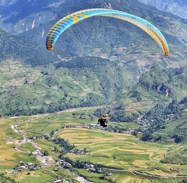 Paragliding at Mu Cang Chai attracts young people, an interesting flying experience that should be tried once in a lifetime - Photo 8.