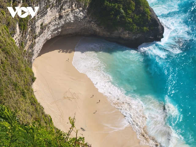 Khám phá sống lưng khủng long tuyệt mỹ trên đảo Nusa Penida ở Bali - Ảnh 4.