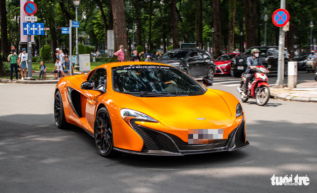 Seamless multi-colored supercars on the road during the National Day holiday - Photo 4.