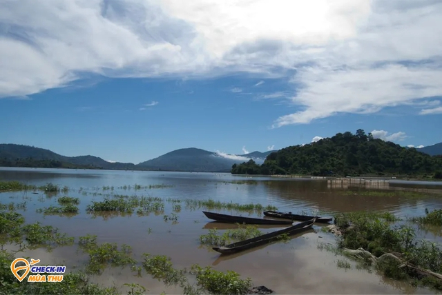 10 most beautiful lakes in Vietnam: There is a place called Ha Long Bay of the Central Highlands - Photo 8.