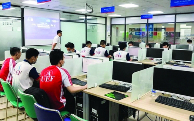 Đào tạo nhận lực công nghệ thông tin tại Đại học Kinh tế - Tài chính Thành phố Hồ Chí Minh - UEF