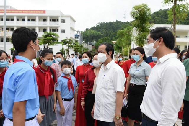 Sáng nay, 23 triệu học sinh hân hoan khai giảng năm học mới - Ảnh 1.