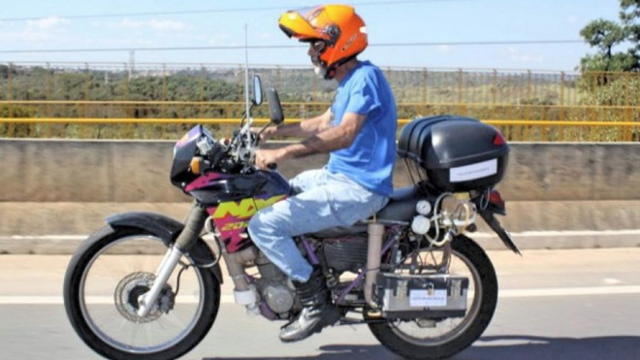 Giá xăng tăng cao, người đàn ông chế tạo chiếc mô tô chạy bằng nước: Đi 500km nhưng chỉ dùng 1 lít nhiên liệu - Ảnh 3.