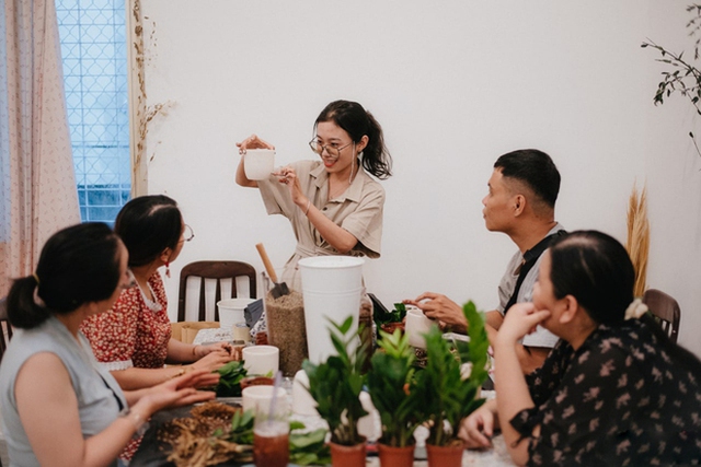 Ben Tre girl owned 2 bonsai shops when she was 22 years old, earning an admirable income - Photo 10.