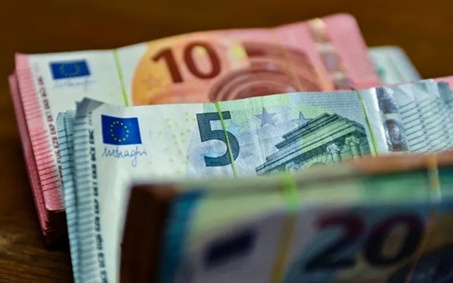 Đồng euro tiếp tục tạo đáy 20 năm