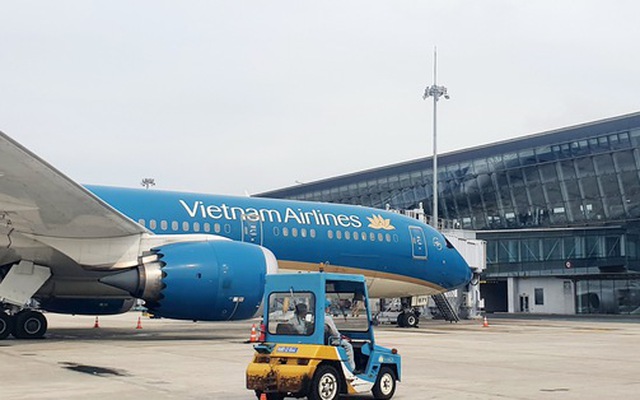 Khai thác vượt kế hoạch 10,3% trong 7 tháng đầu năm 2022, Vietnam Airlines quyết định chi 42 tỉ đồng thưởng động viên cán bộ nhân viên - Ảnh: CÔNG TRUNG