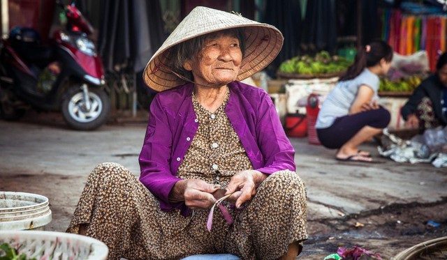 Nhà báo Anh choáng ngợp vì ẩm thực Nha Trang: Món ăn bình dị nhưng hương vị tuyệt đỉnh! - Ảnh 1.